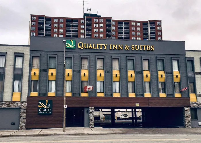 Hotel with view: Quality Inn & Suites Windsor - Downtown