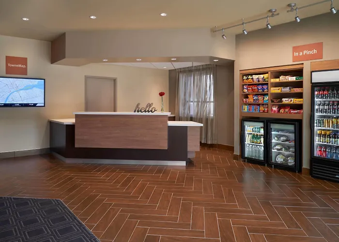 Hotel with Tennis: Towneplace Suites By Marriott Windsor